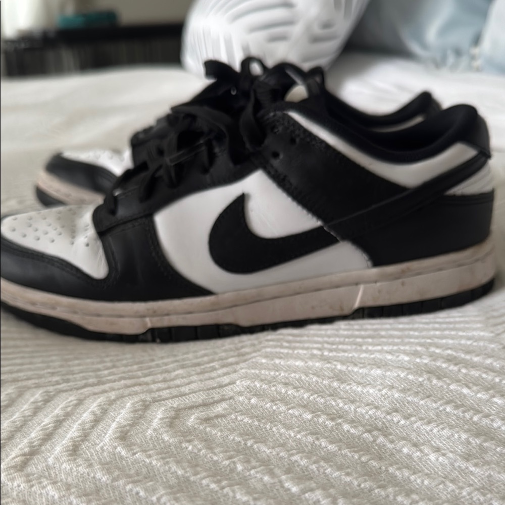 Nike Women's Black and White Athletic Shoes
